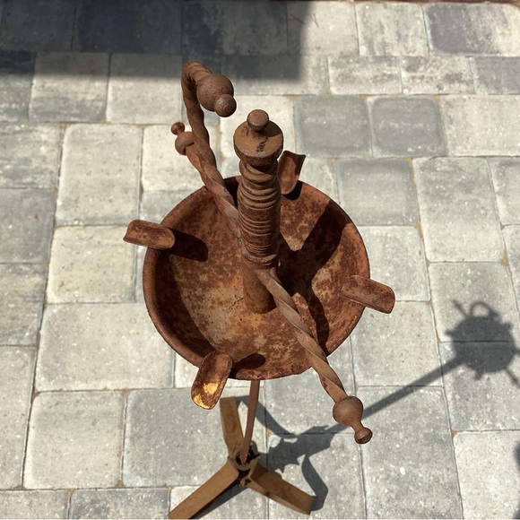 Vintage - Sword Styled Ashtray - Extremely Unique - Free Standing - Rustic Metal - Picture 5 of 11